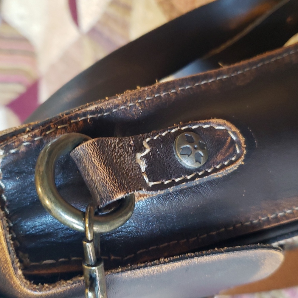 Patricia Nash 'Lari' Crossbody Bag - Picture 10 of 11